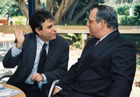 从左到右:Yair Reisner教授和Bob Drake