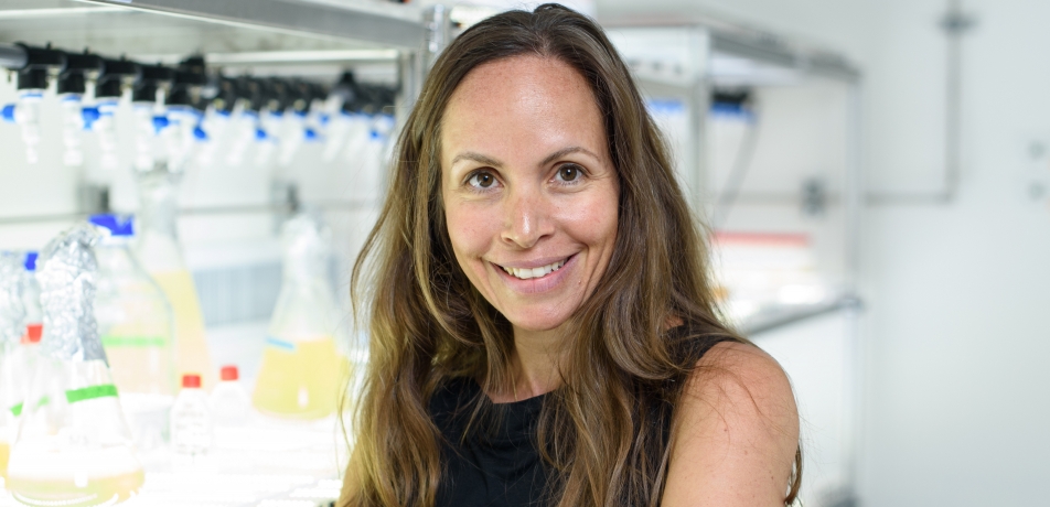 Einat Segev博士，以色列国家科学促进女性博士后奖的前获得者。她是植物与环境科学系的新成员，也是今年新聘任的四位女性首席研究员之一，她们都是前资助接受者。